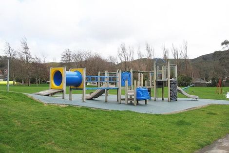 Photo of property in 16 Wagon Road, Stokes Valley, Lower Hutt, 5019