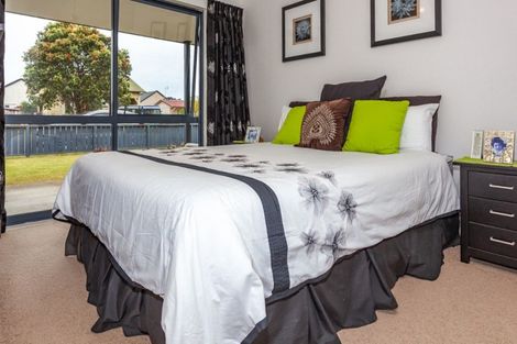 Photo of property in 102 Whitby Place, Whangamata, 3620