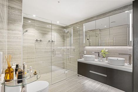 Photo of property in 203/585 Beach Road, Rothesay Bay, Auckland, 0630