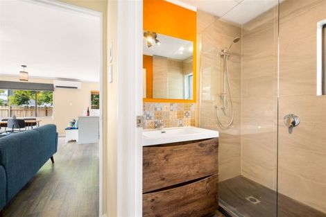 Photo of property in 2/123 Millbrook Road, Sunnyvale, Auckland, 0612