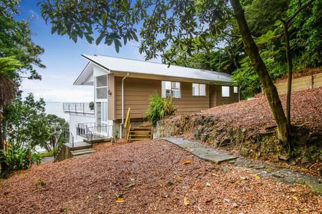 Photo of property in 124 Otitori Bay Road, Titirangi, Auckland, 0604