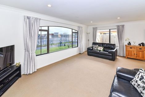 Photo of property in 50 Belfry Place, Wattle Downs, Auckland, 2103