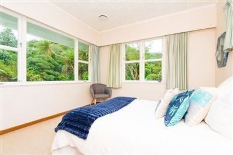 Photo of property in 74 Dowse Drive, Maungaraki, Lower Hutt, 5010