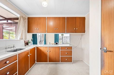 Photo of property in 2/18 Seddon Street, Wallaceville, Upper Hutt, 5018