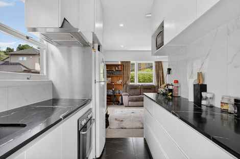 Photo of property in 12 Garmons Way, Castor Bay, Auckland, 0620