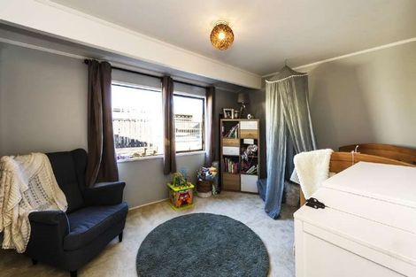 Photo of property in 16 Shakespeare Road, Waiuku, 2681