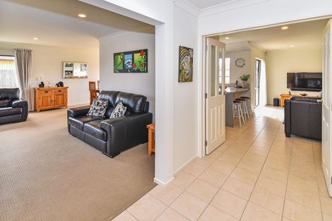 Photo of property in 50 Belfry Place, Wattle Downs, Auckland, 2103