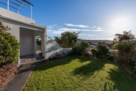 Photo of property in 32 Paremata Crescent, Paremata, Porirua, 5024