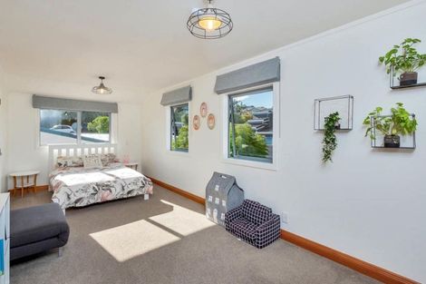 Photo of property in 16 Commodore Parry Road, Castor Bay, Auckland, 0620