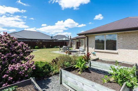 Photo of property in 11 Walnut Way, Rangiora, 7400