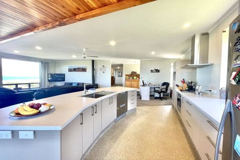 Photo of property in 25 Queen Street, Brighton, Dunedin, 9035