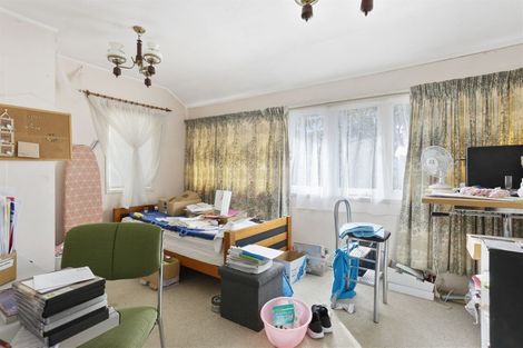 Photo of property in 37 Hobsonville Road, West Harbour, Auckland, 0618