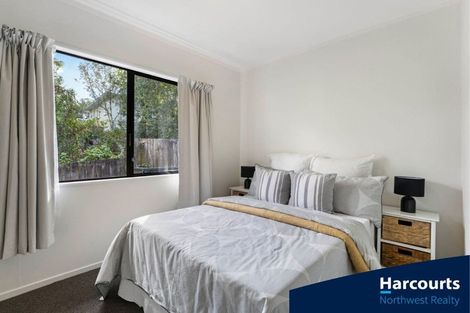 Photo of property in 1/729 Swanson Road, Swanson, Auckland, 0612