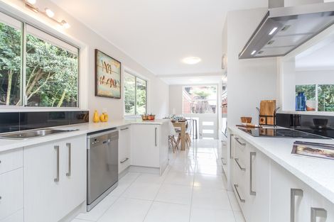 Photo of property in 124 Otitori Bay Road, Titirangi, Auckland, 0604