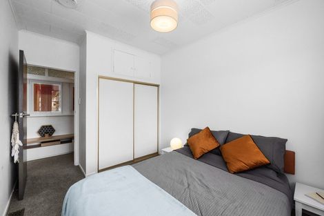 Photo of property in 1 Ashford Place, Havelock North, 4130