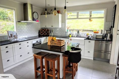 Photo of property in 10 Viking Avenue, Hillsborough, Auckland, 1042