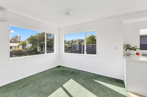 Photo of property in 1/58 Riversdale Drive, Merrilands, New Plymouth, 4312