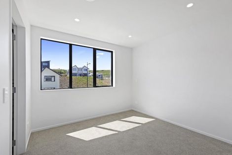 Photo of property in 36 Turtleback Avenue, Whitby, 5024