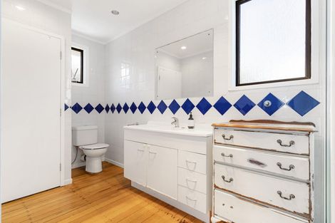 Photo of property in 22a Kirrie Avenue, Te Atatu South, Auckland, 0610