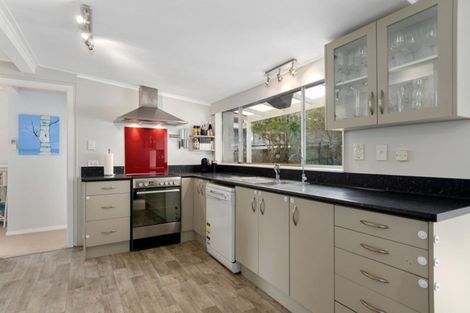 Photo of property in 5 Elmslie Road, Pinehaven, Upper Hutt, 5019