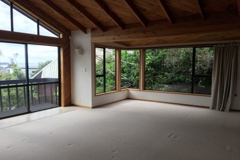 Photo of property in 3 Beulah Avenue, Rothesay Bay, Auckland, 0630