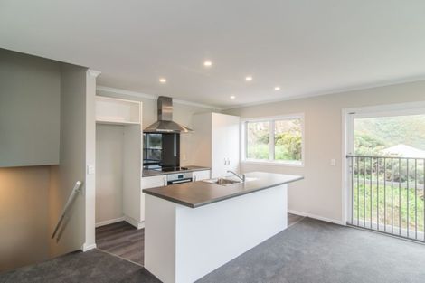 Photo of property in 22 Rarangi Way, Owhiro Bay, Wellington, 6023