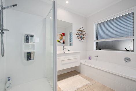 Photo of property in 14 Kamahi Crescent, Papamoa Beach, Papamoa, 3118