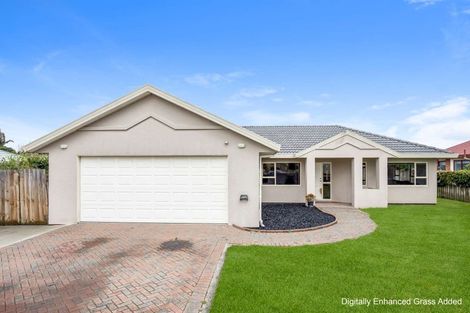 Photo of property in 13 Brookesmith Drive, Waiuku, 2123
