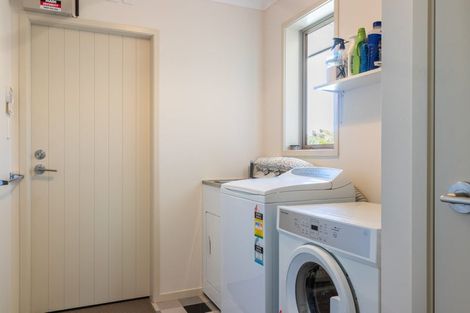 Photo of property in 33 Ketemaringi Way, Manakau, Levin, 5573