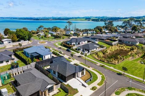 Photo of property in 4 Dame Nganeko Drive, Glenbrook, 2681