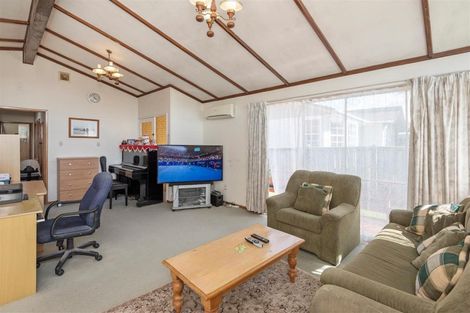 Photo of property in 12 Cockayne Crescent, Sunnynook, Auckland, 0620