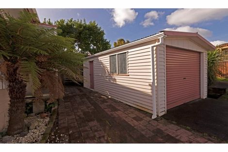 Photo of property in 53 Lavelle Road, Henderson, Auckland, 0612