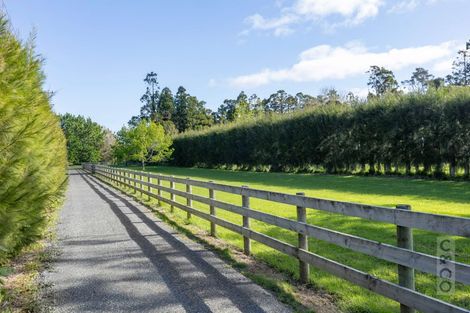 Photo of property in 11 Taupaki Road, Taupaki, 0782