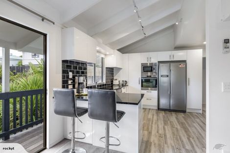 Photo of property in 2/660 Beach Road, Browns Bay, Auckland, 0630