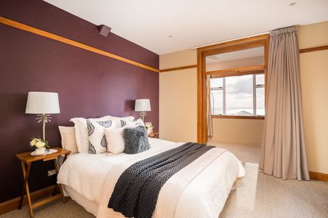 Photo of property in Devonport Apartments, 4/127 Saint Aubyn Street, New Plymouth, 4310