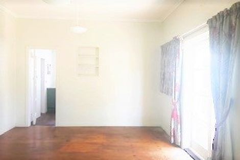 Photo of property in 39a Forrest Hill Road, Milford, Auckland, 0620