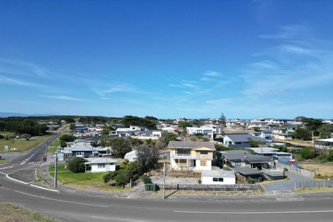 Photo of property in 2 Ocean Beach Street, Foxton Beach, Foxton, 4815