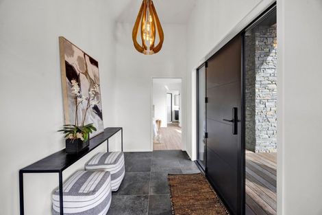 Photo of property in 2 Marsden Place, Hurworth, New Plymouth, 4310