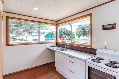 Photo of property in 25 Matahourua Crescent, Cannons Creek, Porirua, 5024