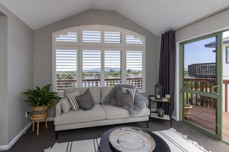 Photo of property in 56 Kakariki Grove, Waikanae, 5036