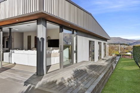 Photo of property in 35 Kirimoko Crescent, Wanaka, 9305