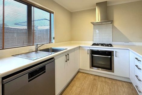 Photo of property in 12 Honour Road, Papakura, 2110