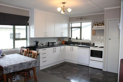 Photo of property in 52 John Street, Winton, 9720