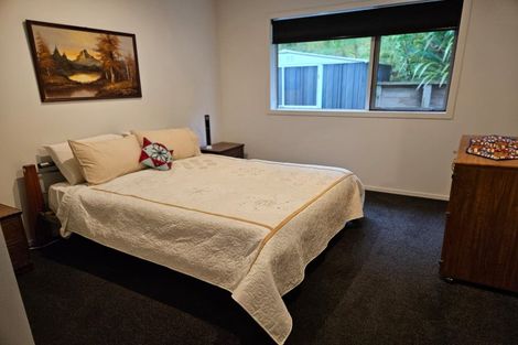 Photo of property in 5 Okoare Lane, Ferndale, New Plymouth, 4310