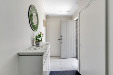 Photo of property in 10 Manawaroa Close, Grandview Heights, Hamilton, 3200