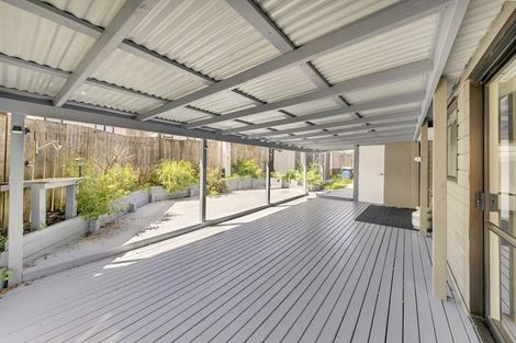 Photo of property in 2/25 Sunnyfield Crescent, Glenfield, Auckland, 0629