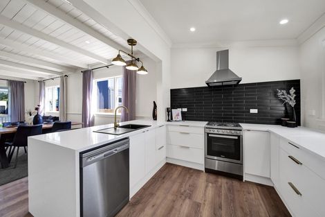 Photo of property in 56 Vogel Street, Hawera, 4610