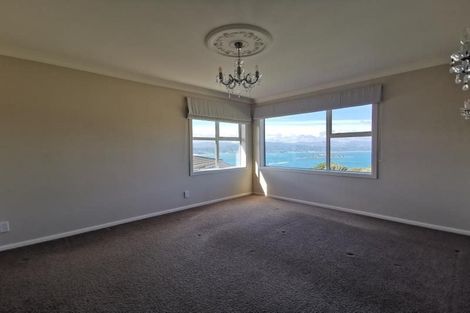 Photo of property in 24 Tamworth Crescent, Newlands, Wellington, 6037