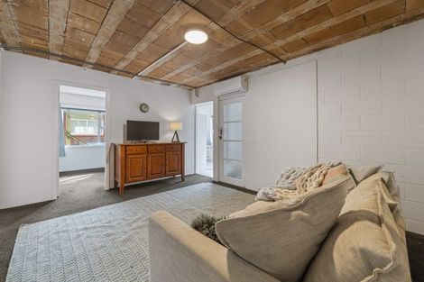 Photo of property in 75 Belt Road, New Plymouth, 4310