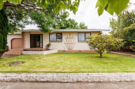 Photo of property in 2 Adams Place, Kelvin Grove, Palmerston North, 4414